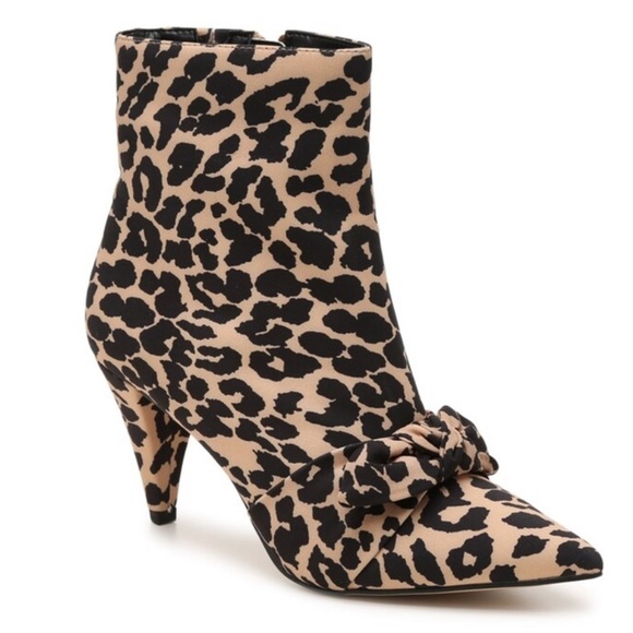 ISSAC MIZRAHI ANIMAL PRINT ANKLE HEELED BOOTIES SIZE 6.5M - Picture 1 of 10